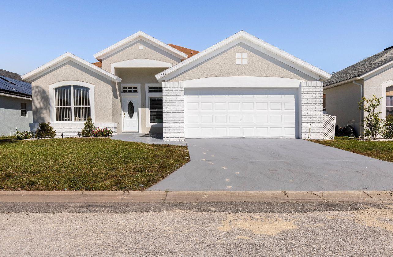 Property Photo: 1041 Jaybee Avenue FL 33897