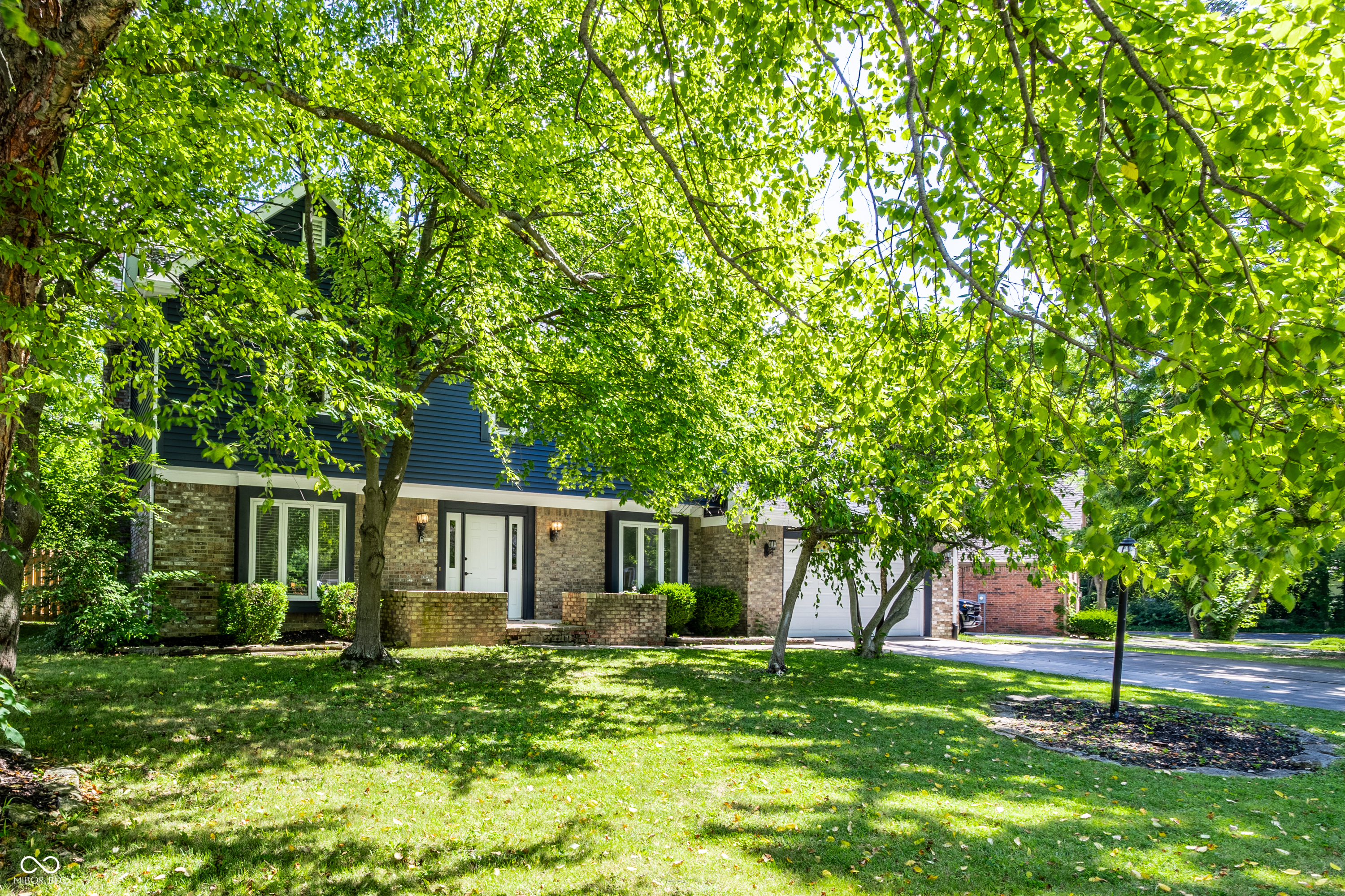 Property Photo: 516 Kent Lane IN 46032