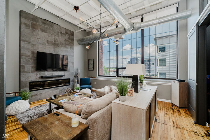 Property Photo:  624 E Walnut Street 26  IN 46204 