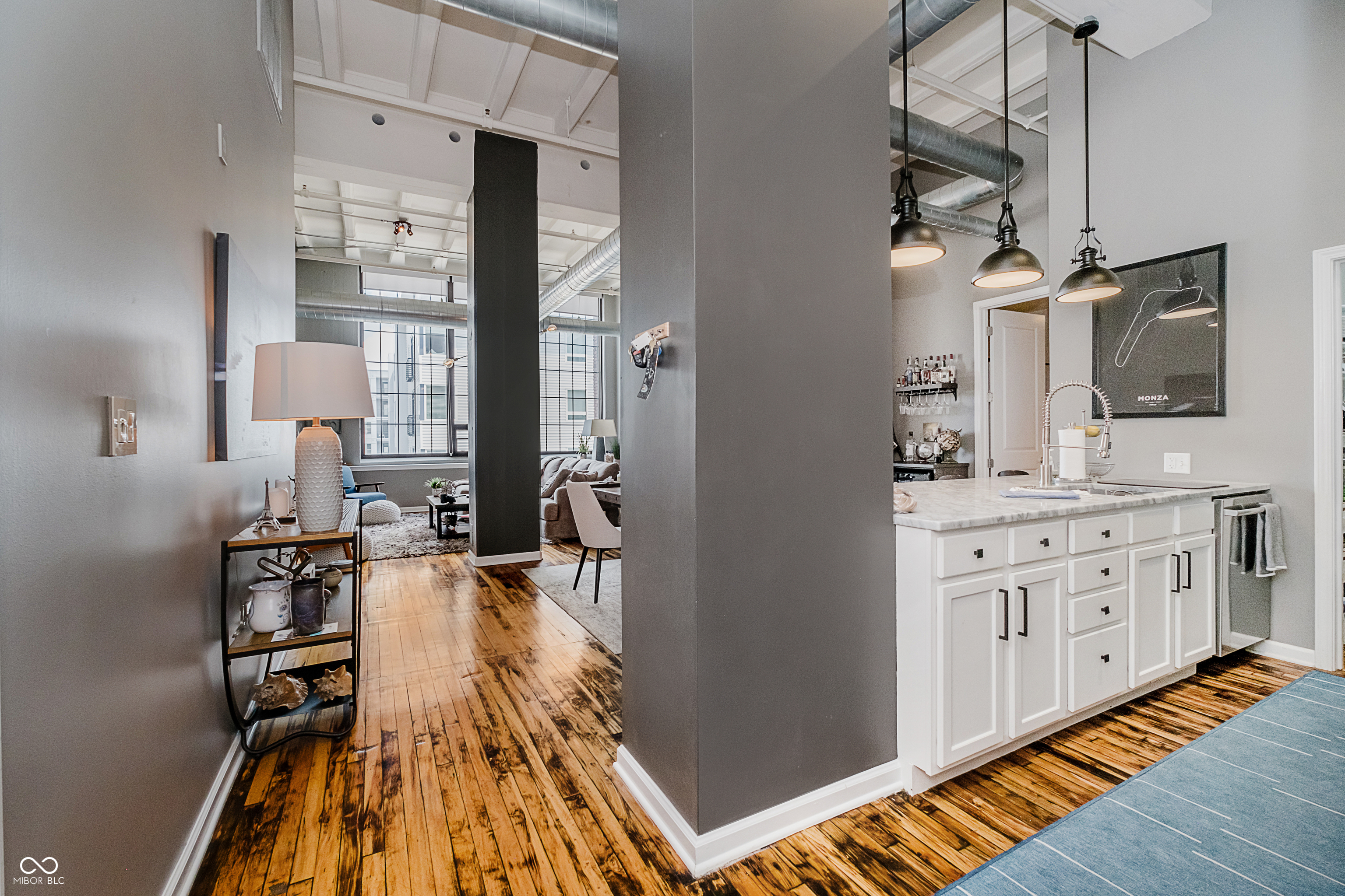 Property Photo: 624 E Walnut Street 26 IN 46204
