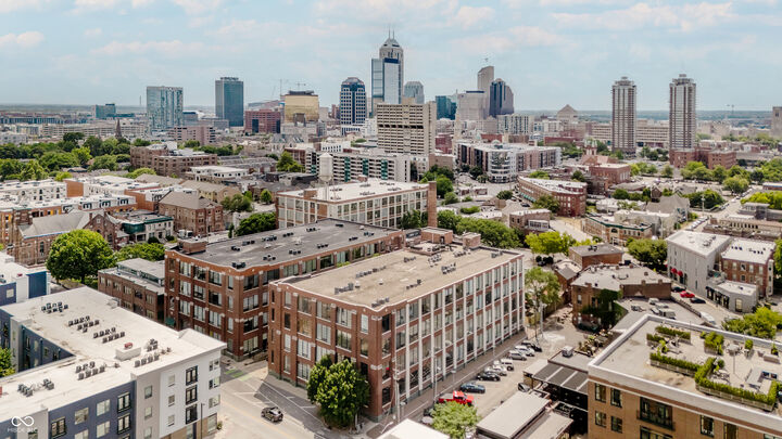 Property Photo: 624 E Walnut Street 26 IN 46204