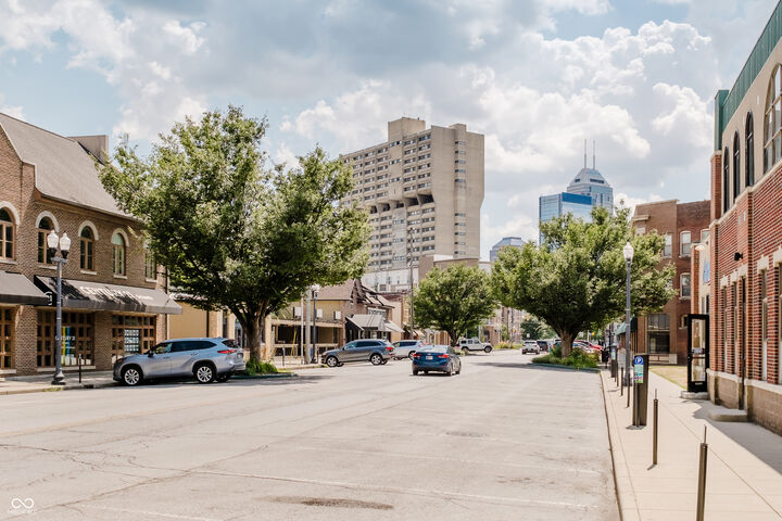 Property Photo:  624 E Walnut Street 26  IN 46204