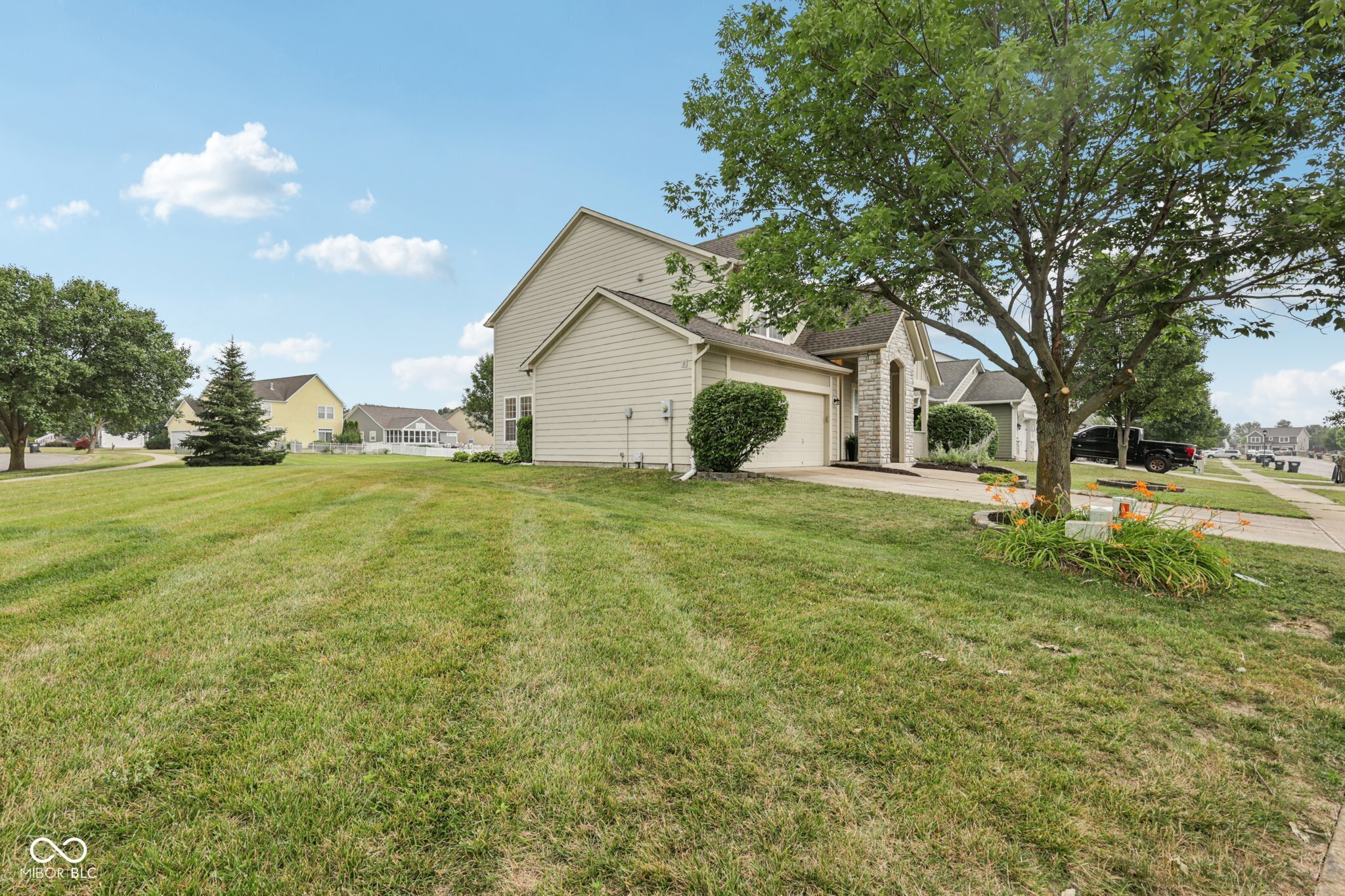 Property Photo: 1272 Townsend Drive IN 46143