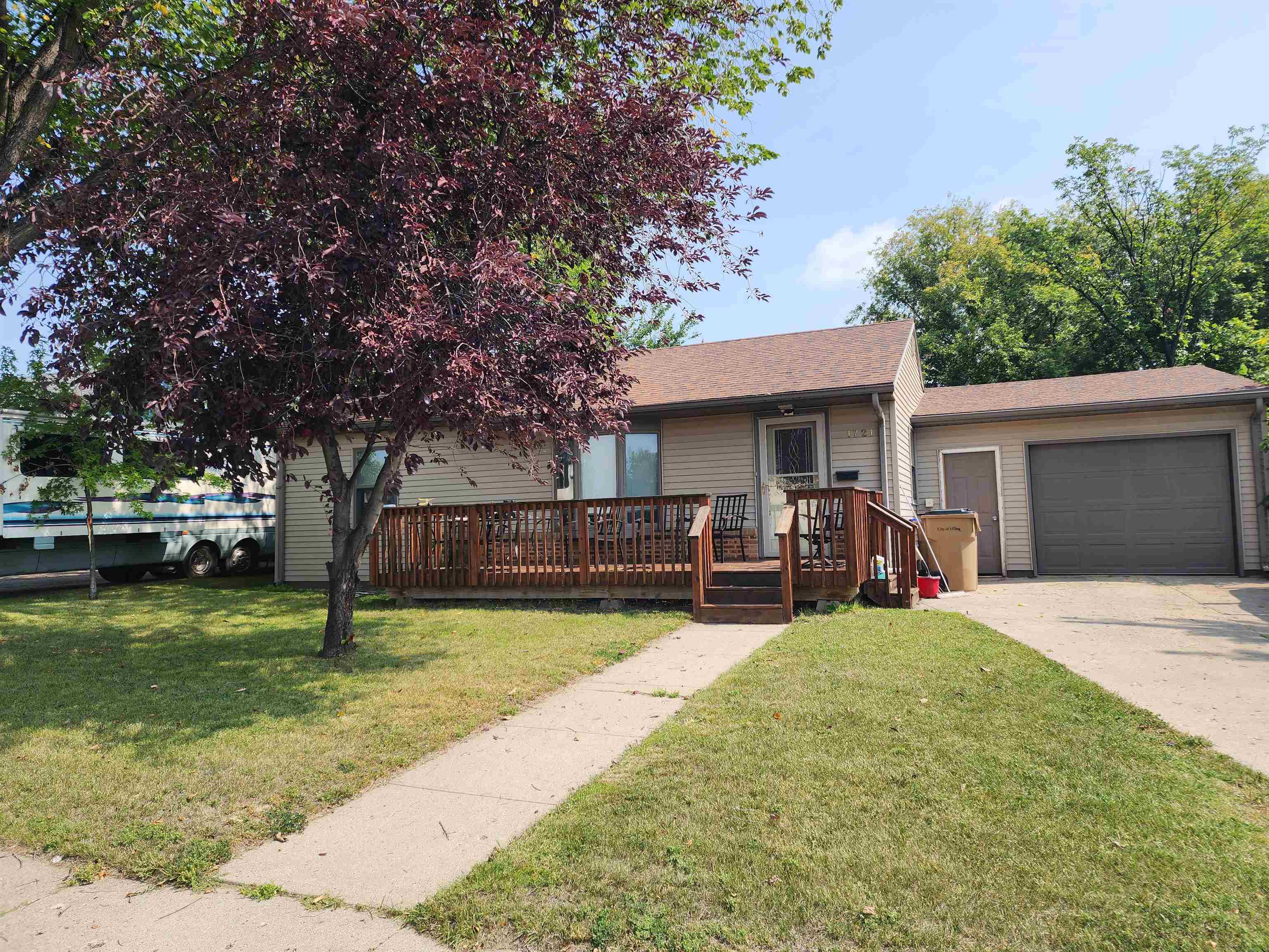 Property Photo: 1721 6th St SW ND 58701