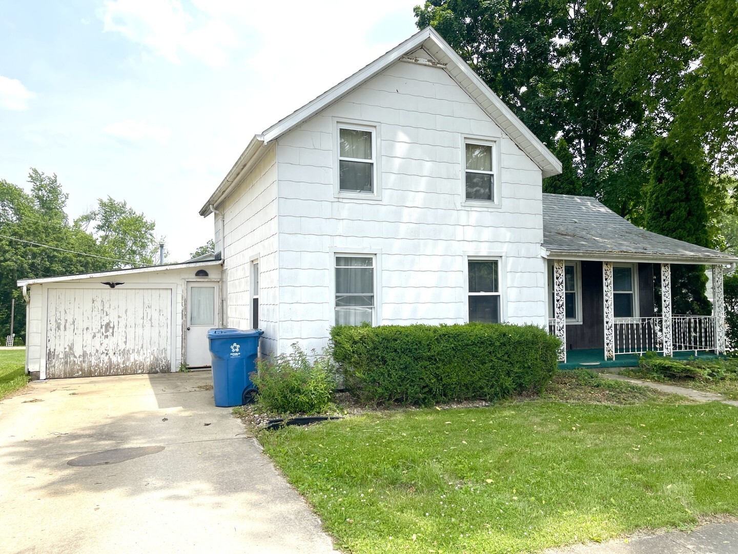 Property Photo: 218 S Oneca Street IL 61370