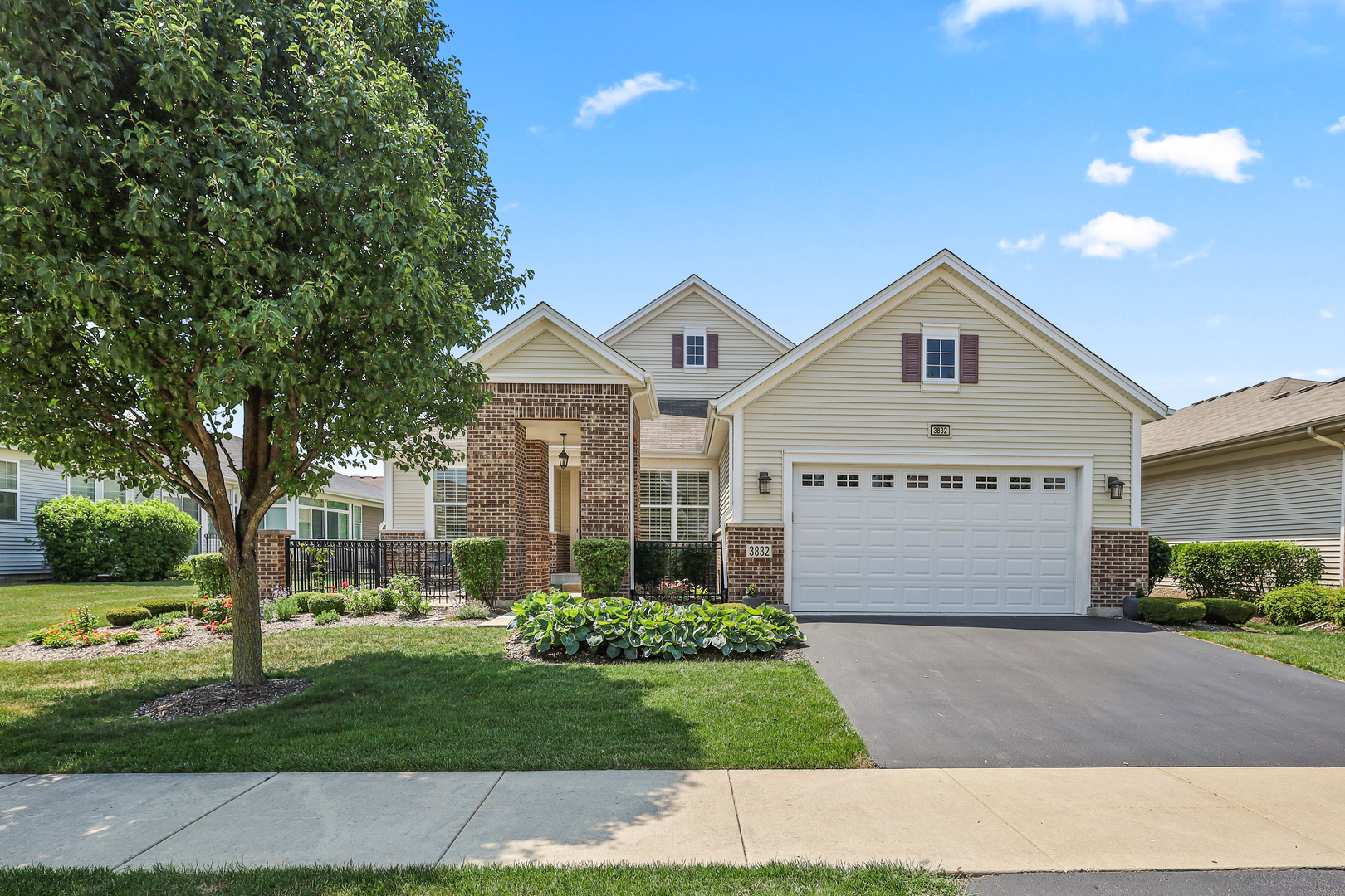 Property Photo: 3832 Chesapeake Lane IL 60564
