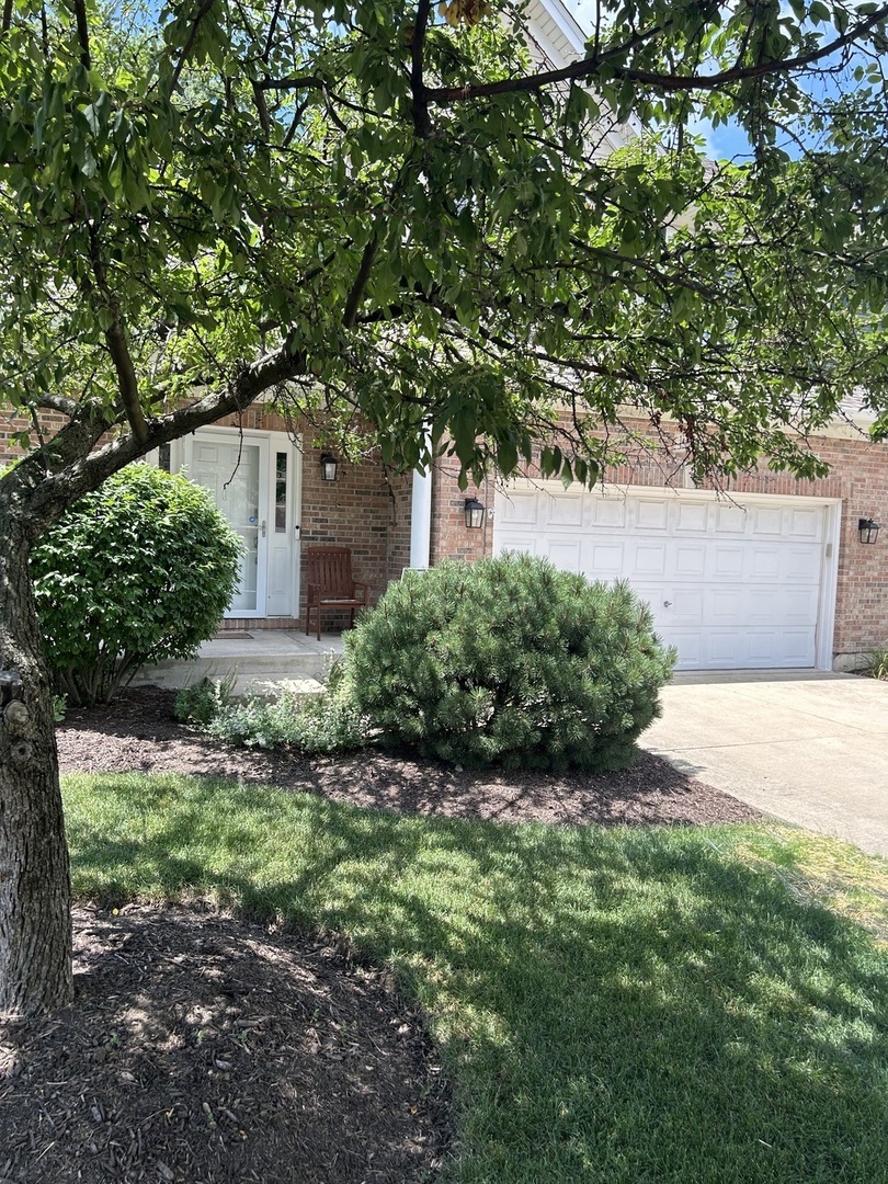 Property Photo:  1N008 Mission Court  IL 60190 