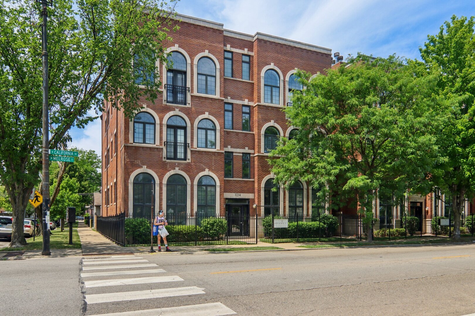 Property Photo: 3234 N California Street 3S IL 60618