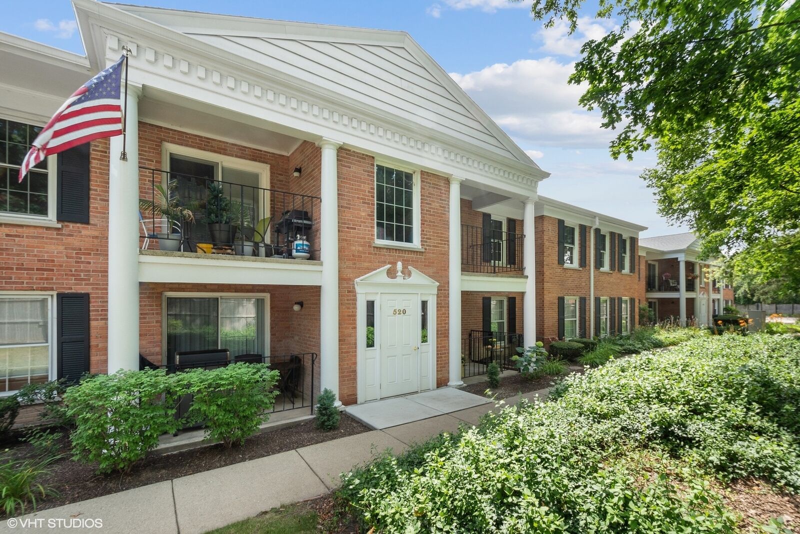 Property Photo: 520 Shorely Drive 201 IL 60010