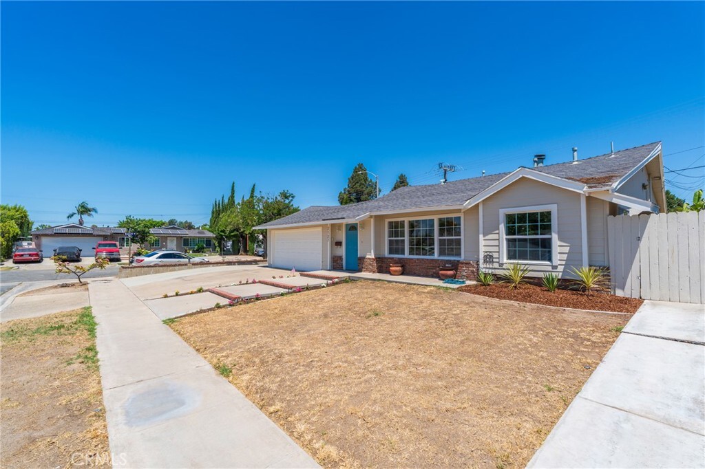 Property Photo:  2127 W Sunrise Avenue  CA 92801 