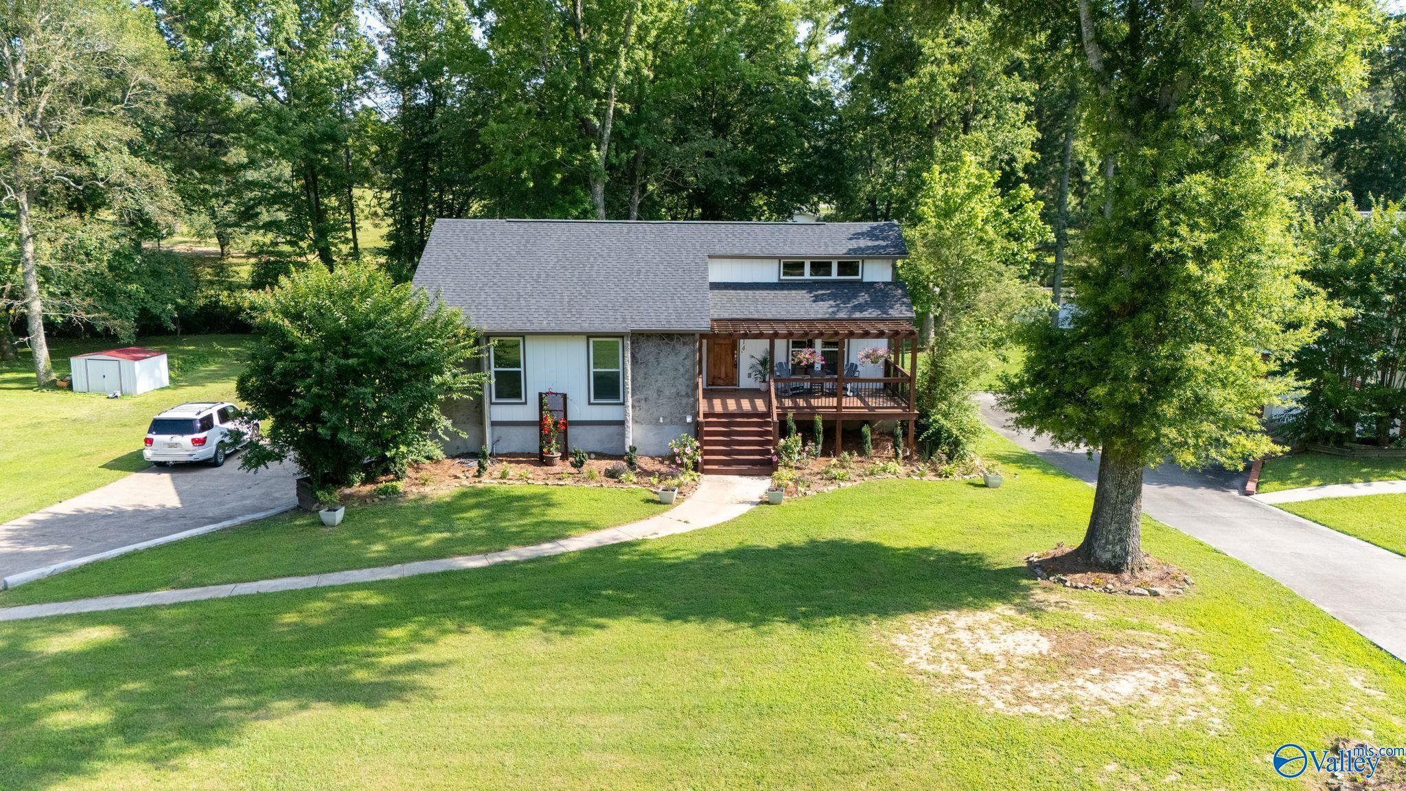 Property Photo:  214 NE 10th Avenue  AL 35016 