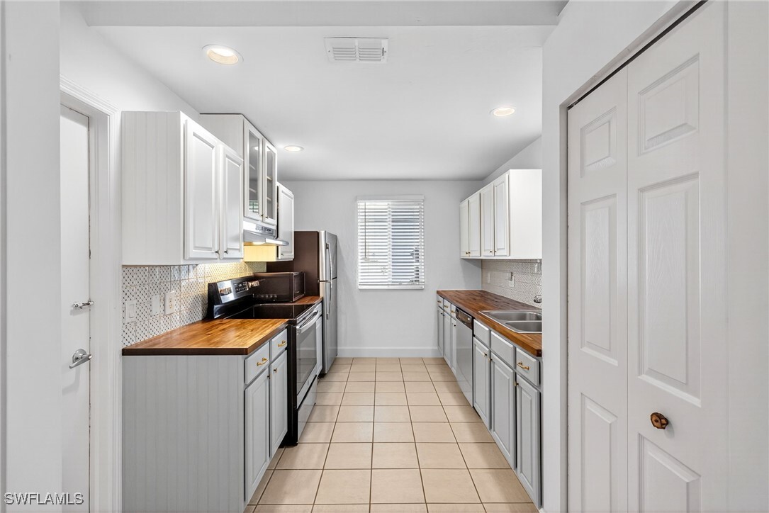 Property Photo: 11817 Forest Mere Drive FL 34135