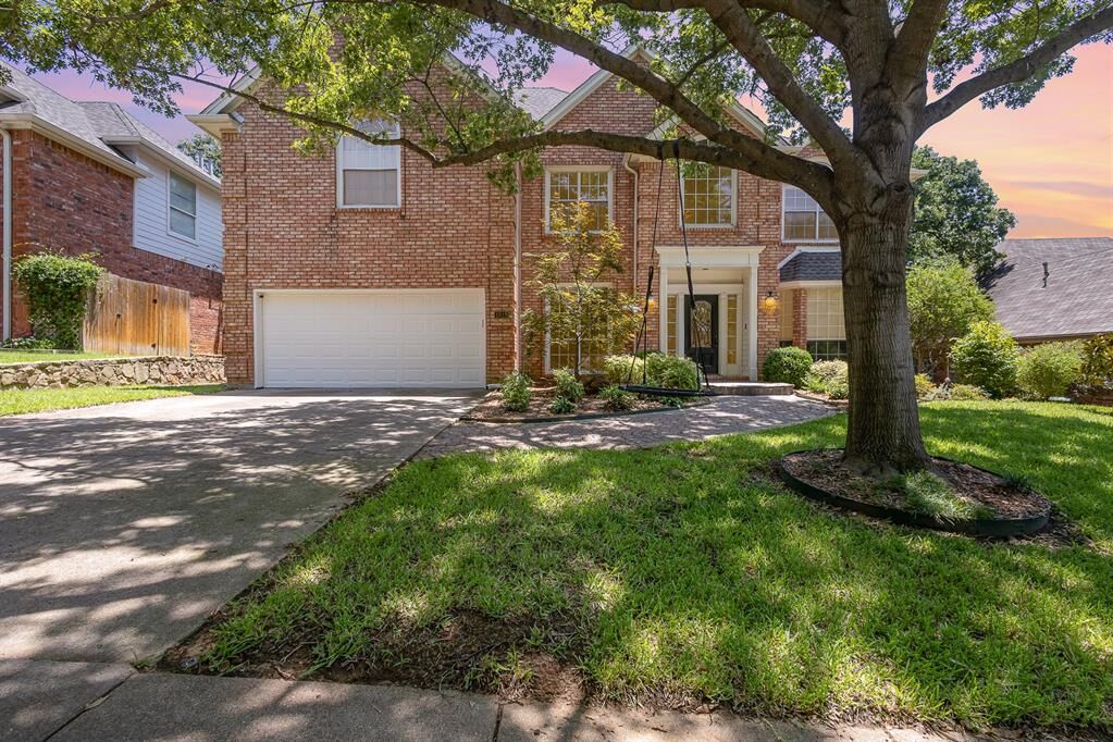 Property Photo:  1819 Haydenbend Circle  TX 76051