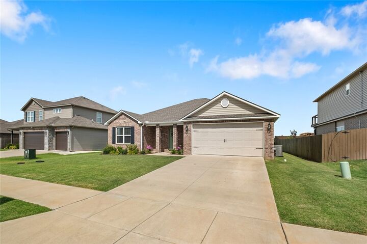 Property Photo: 626 Woodcreek Loop AR 72745