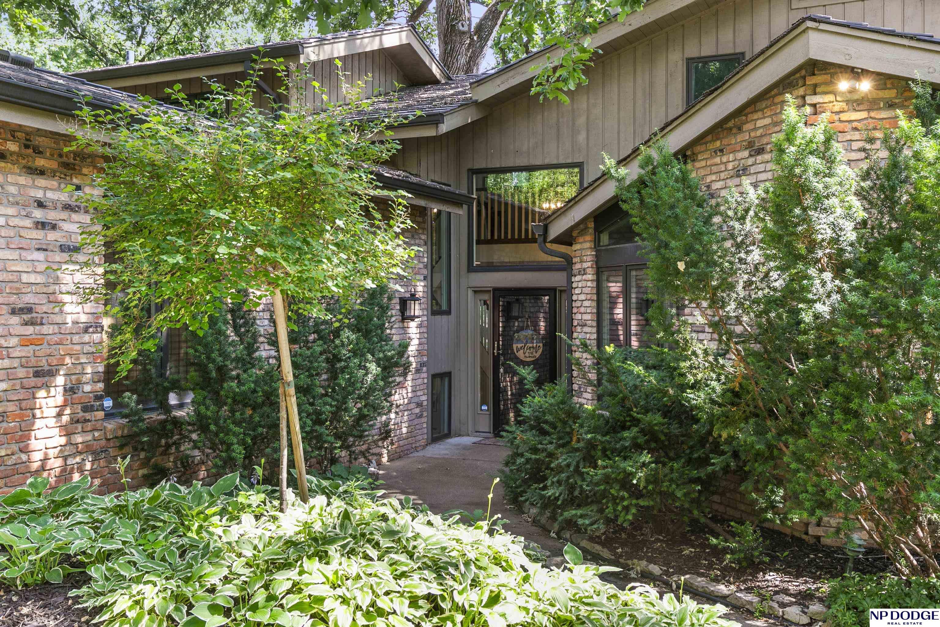 Property Photo: 9718 Frederick Street NE 68124