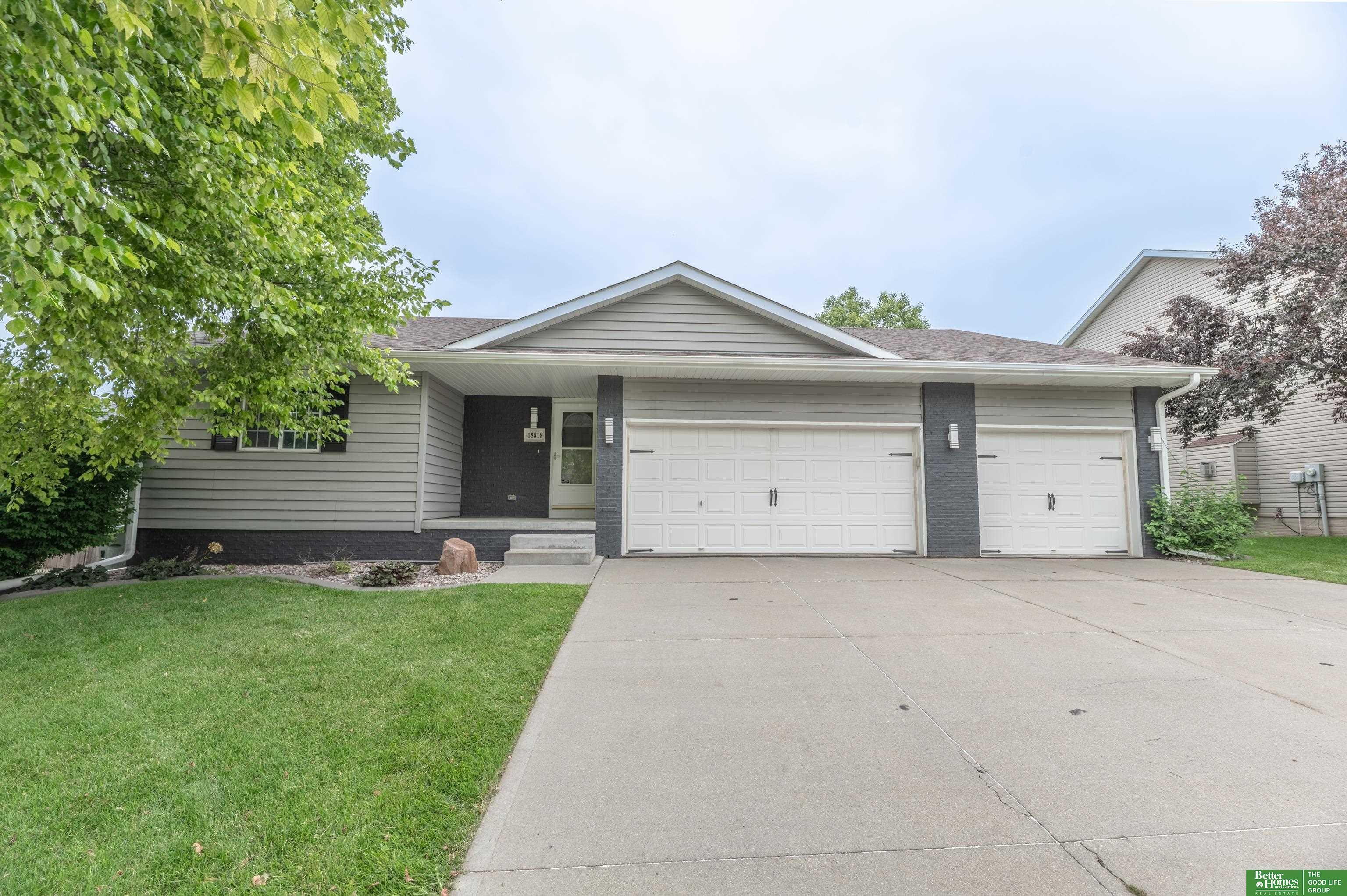 Property Photo: 15818 Timberlane Drive NE 68136