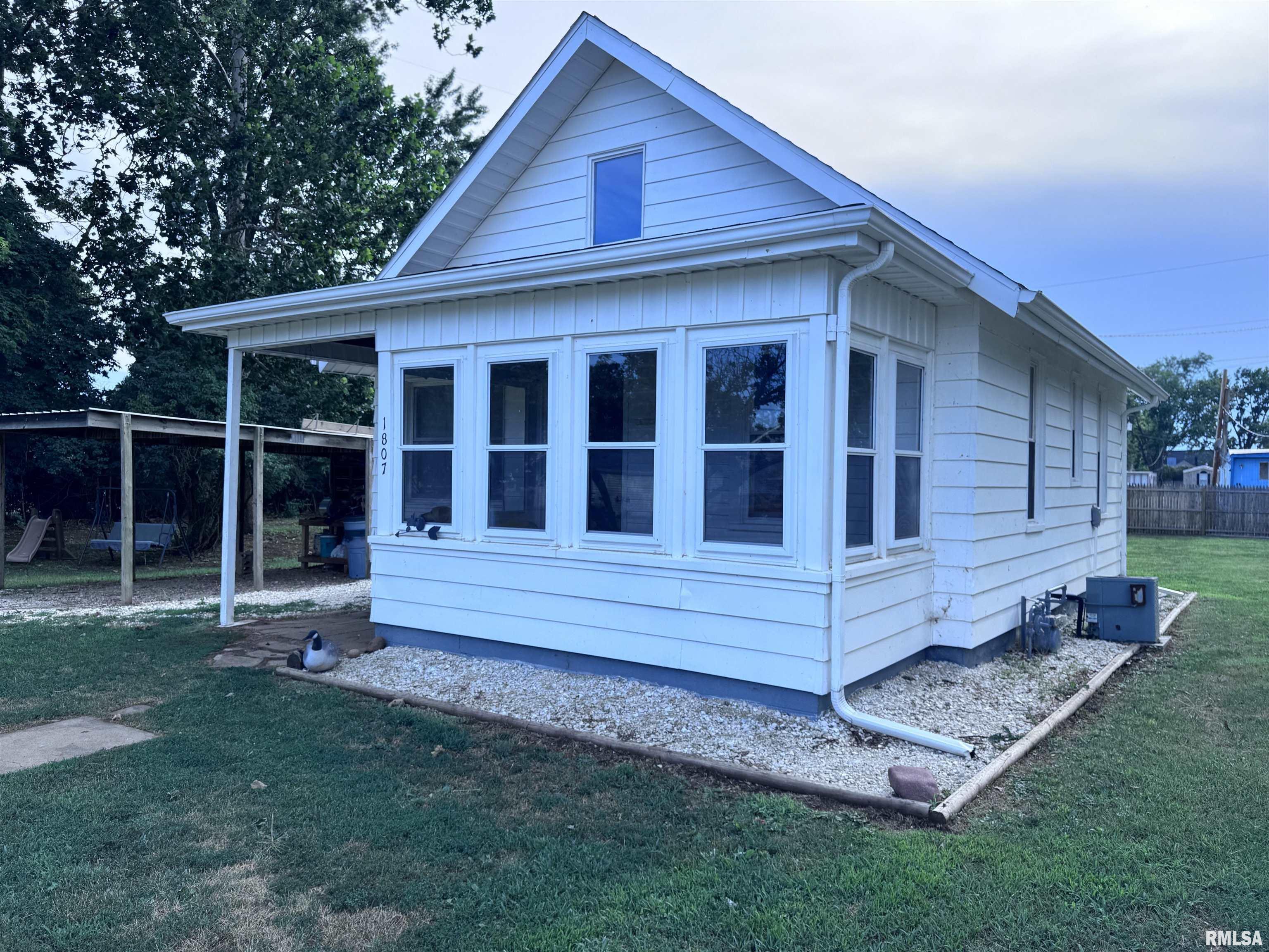 Property Photo: 1807 N 5th Street IL 61523