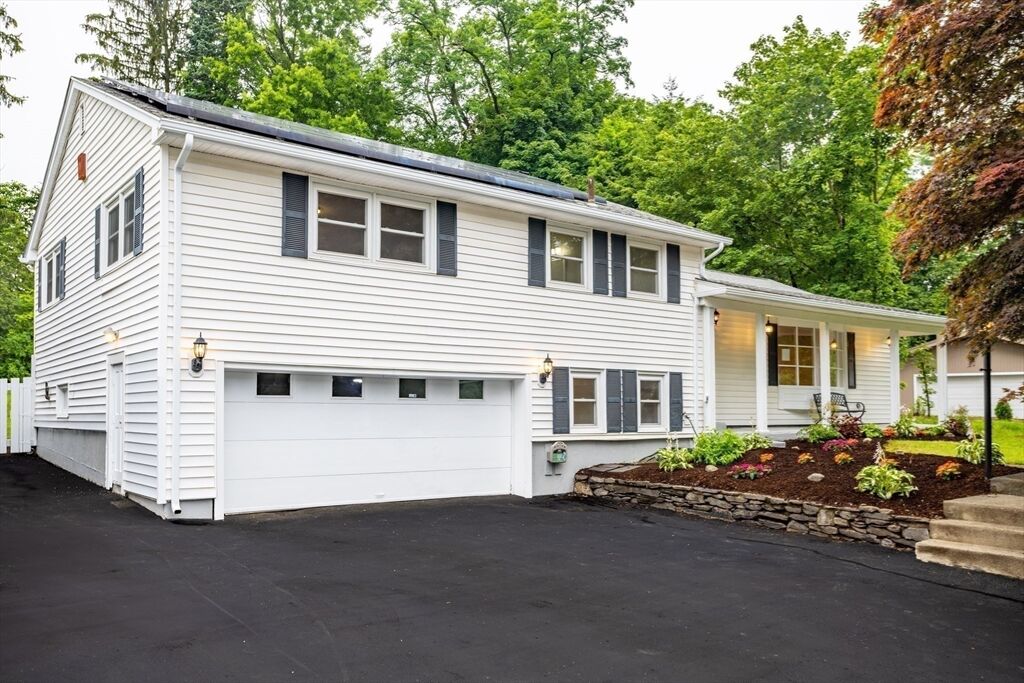 Property Photo:  477 Salisbury St  MA 01609 