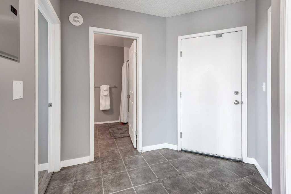 Property Photo: 1053 10 Street SW 1602 AB T2R 1S6