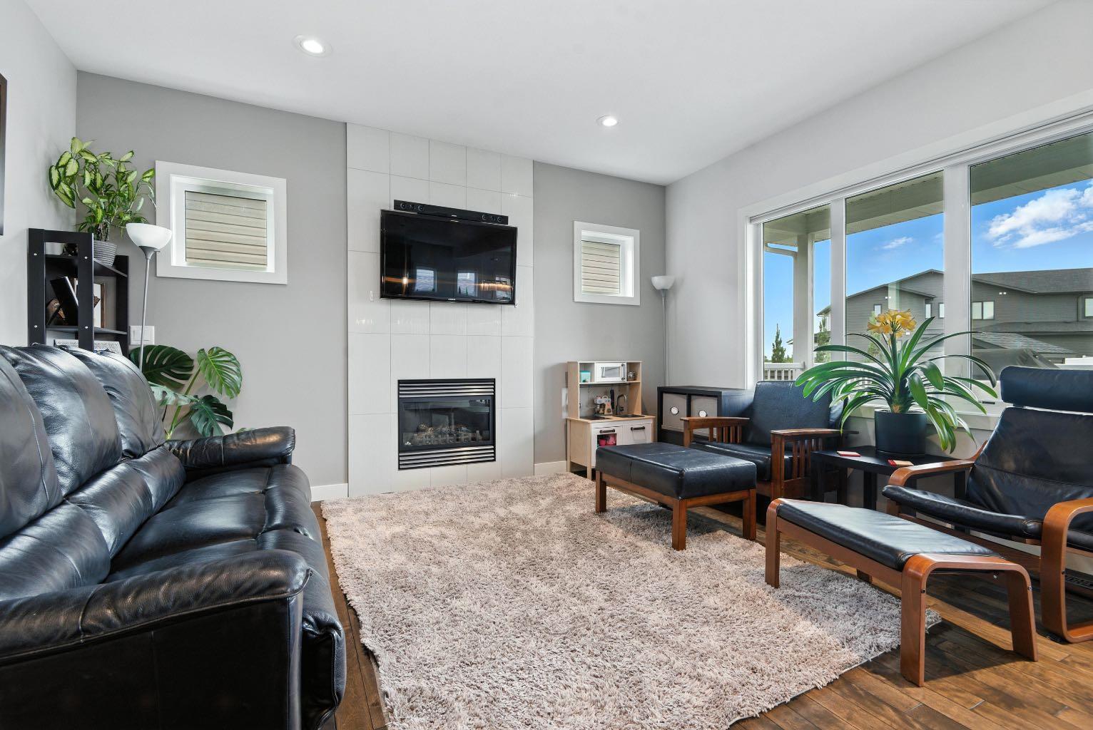 Property Photo: 7 Vancouver Crescent AB T4R 0N6