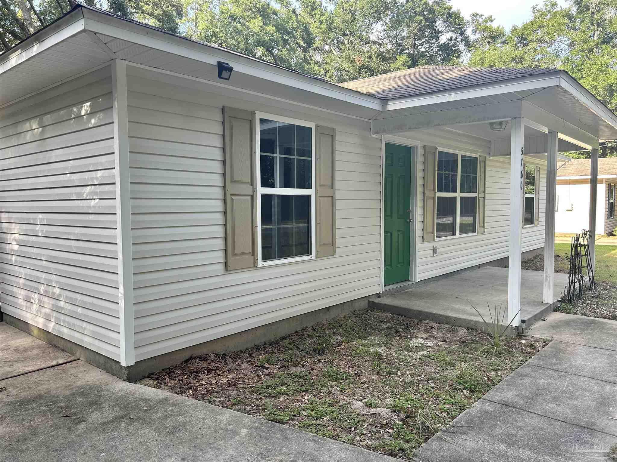 Property Photo: 5730 Ridge Ave FL 32583