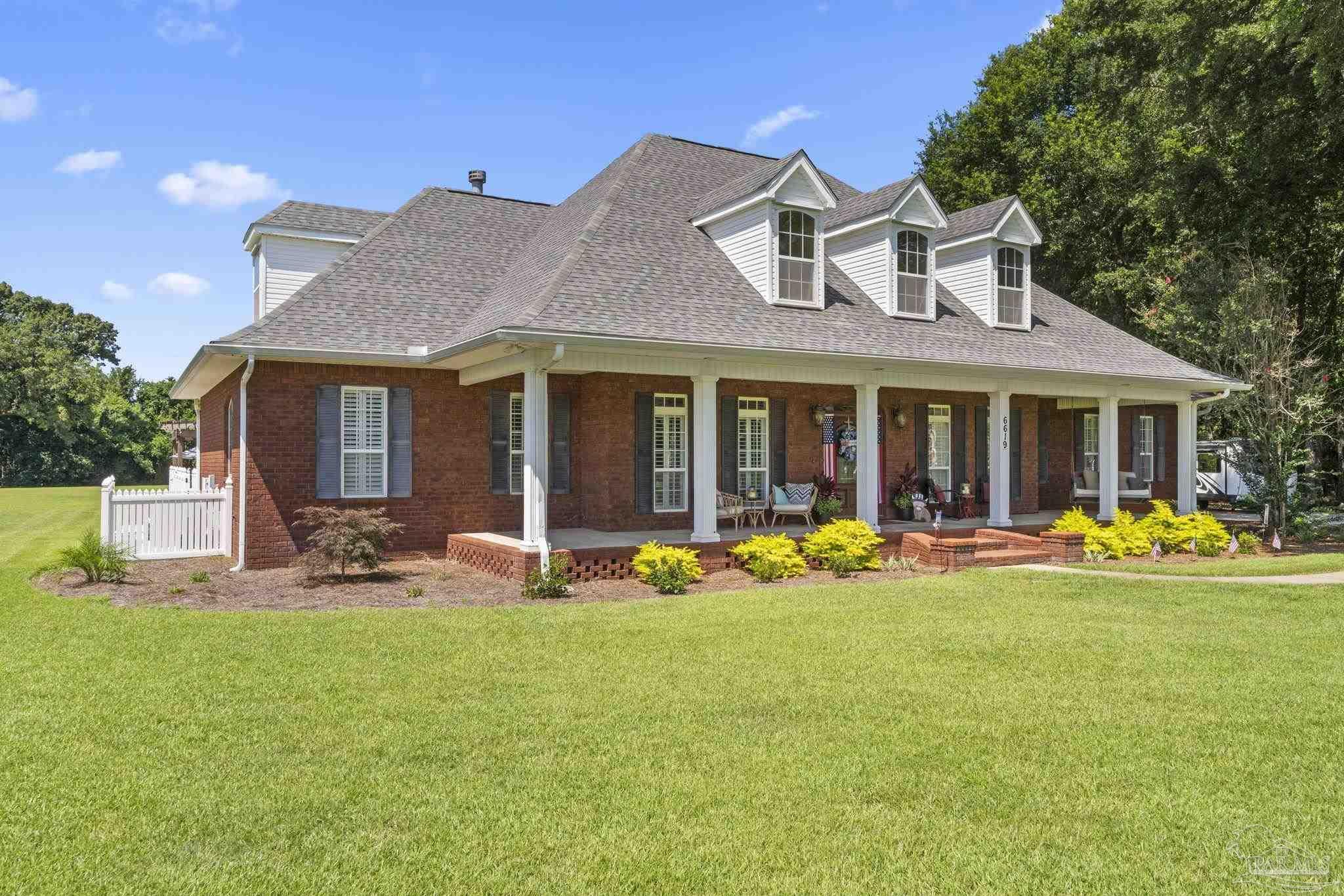 Property Photo: 6619 Allison Way FL 32571
