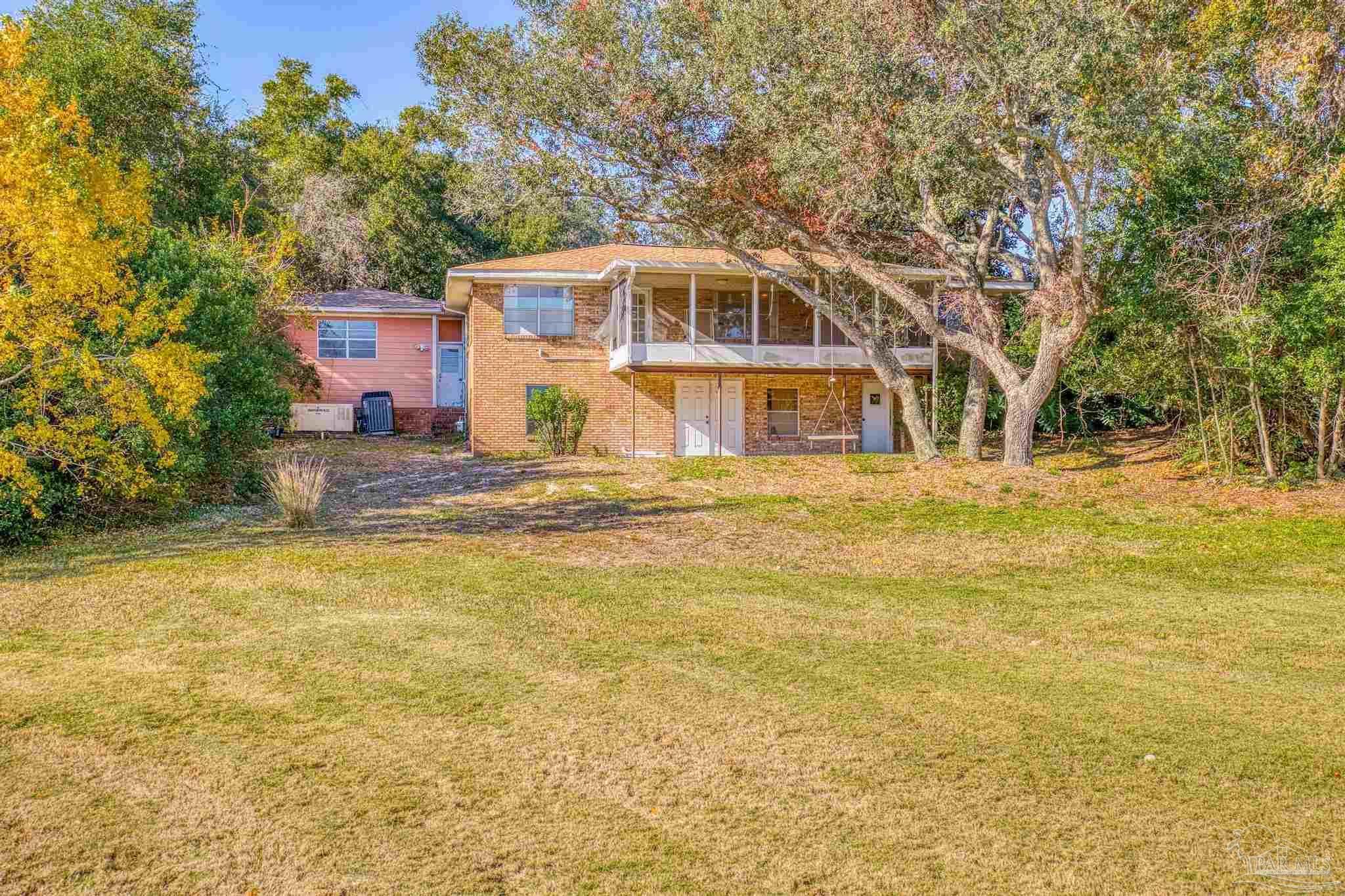 Property Photo: 30 Highpoint Dr FL 32561