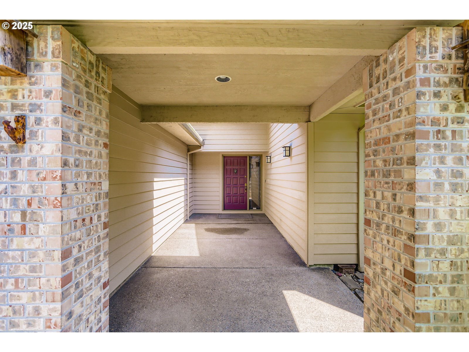 Property Photo: 10624 SW 14th Dr OR 97219