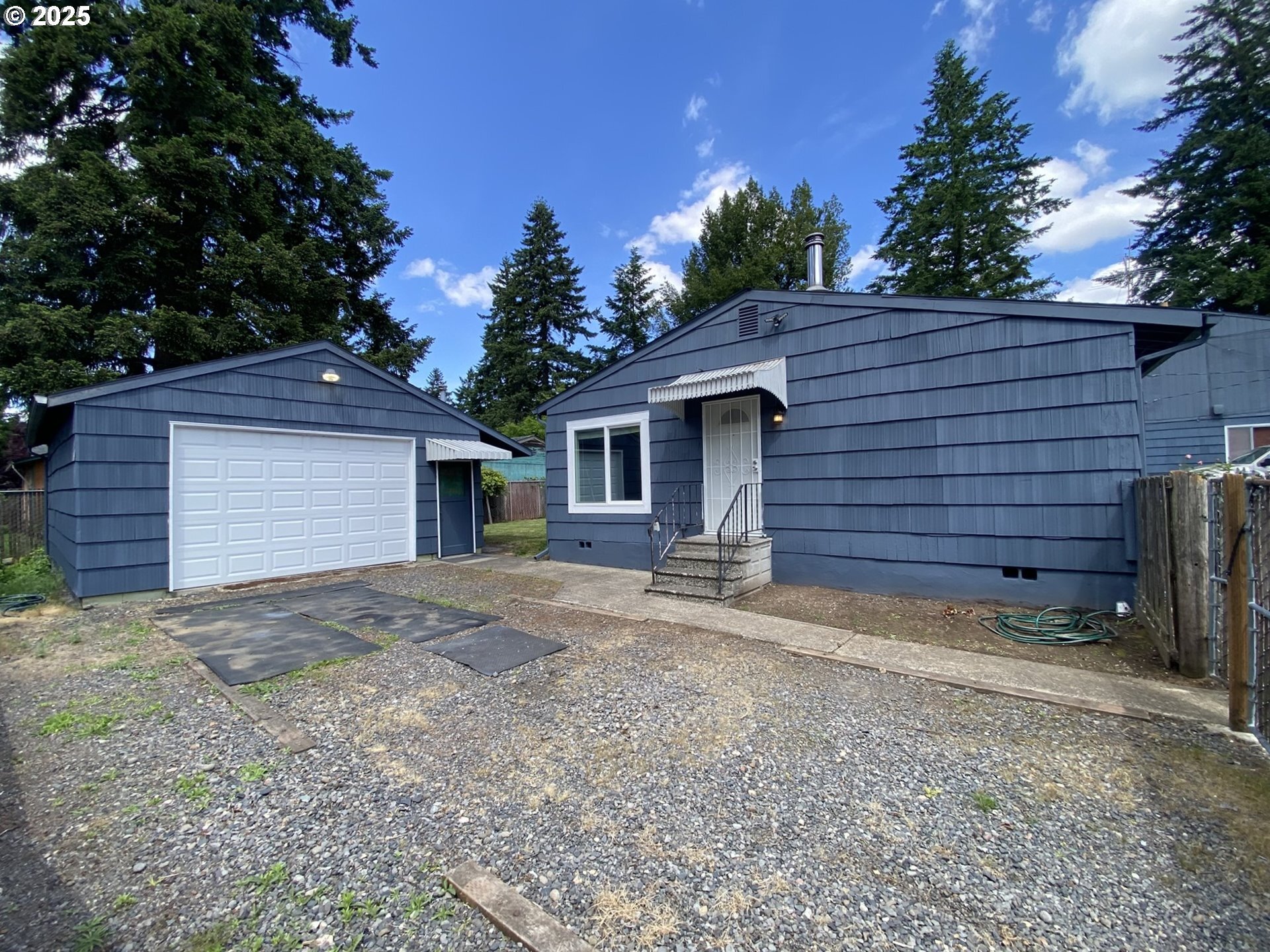 Property Photo: 11533 SE Market St OR 97216