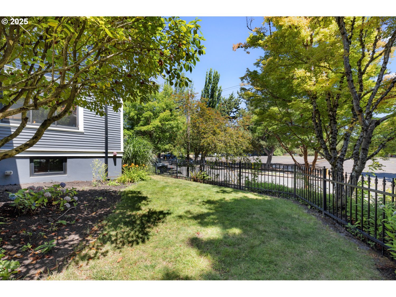 Property Photo:  3067 NE Pacific St  OR 97232 