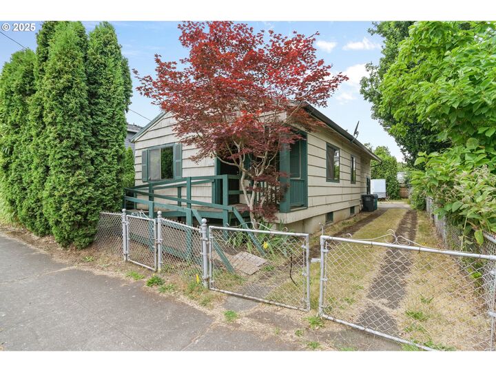 Property Photo: 6027 N Greeley Ave OR 97217
