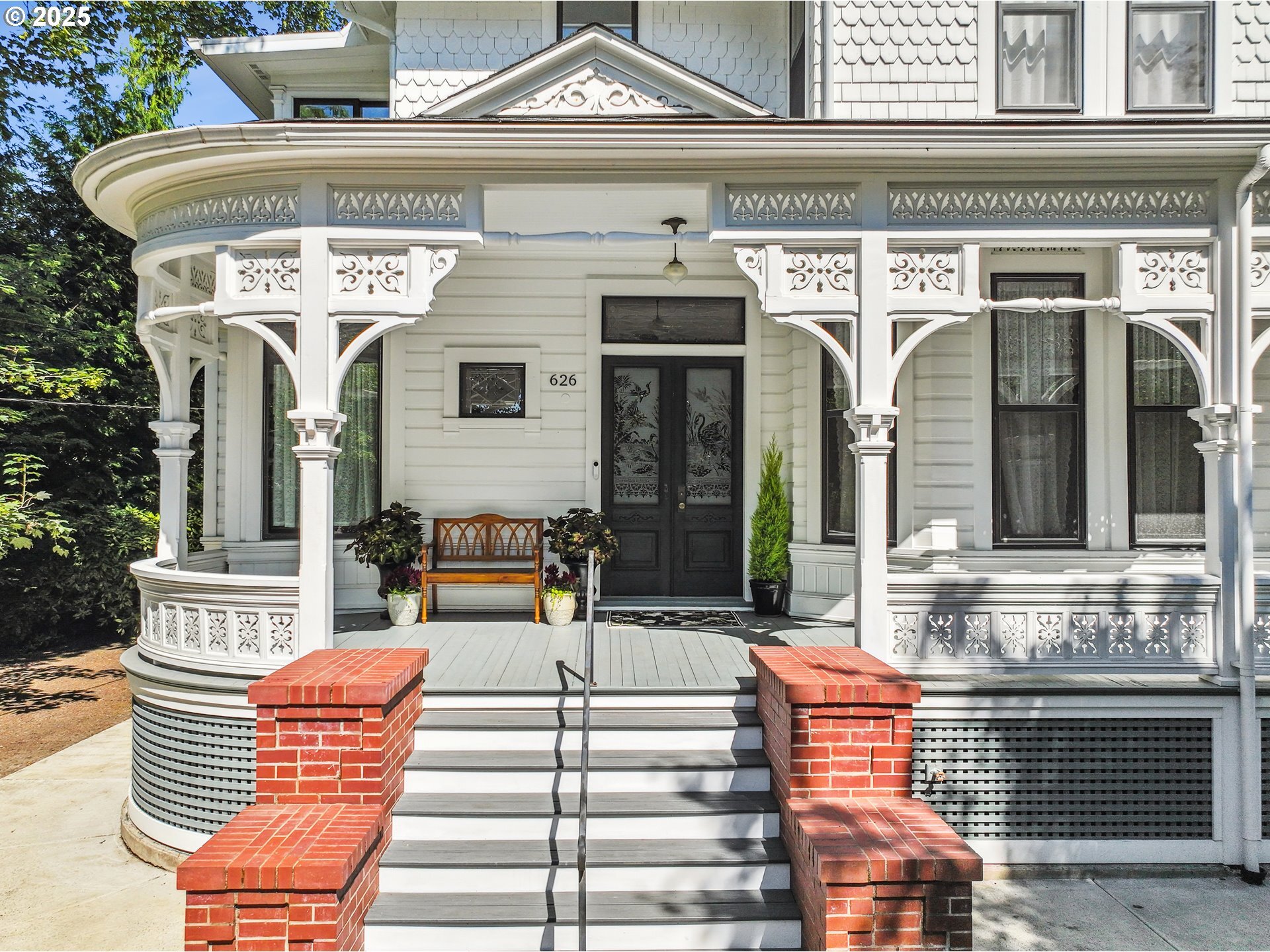 Property Photo: 626 SE 16th Ave OR 97214