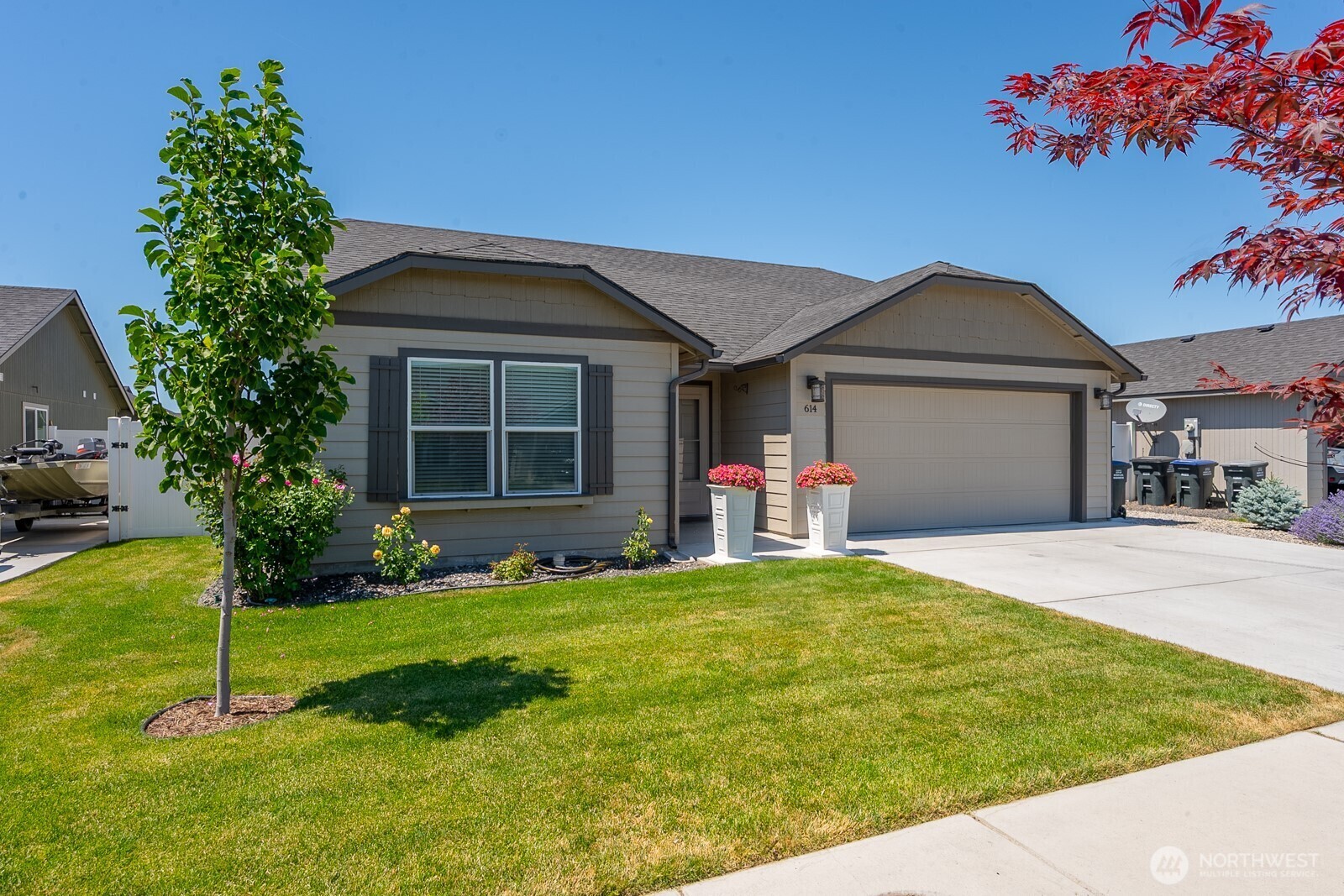 Property Photo: 614 S Rees Street WA 98837