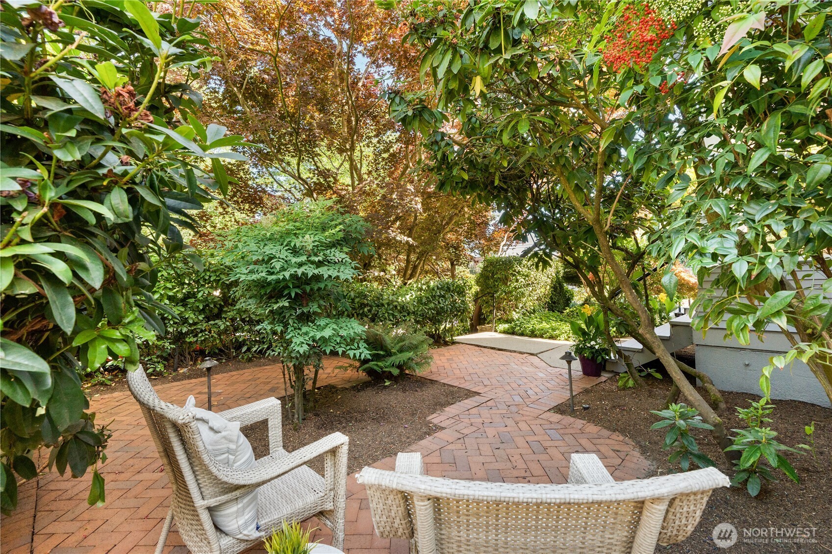 Property Photo: 1515 2nd Avenue W WA 98119