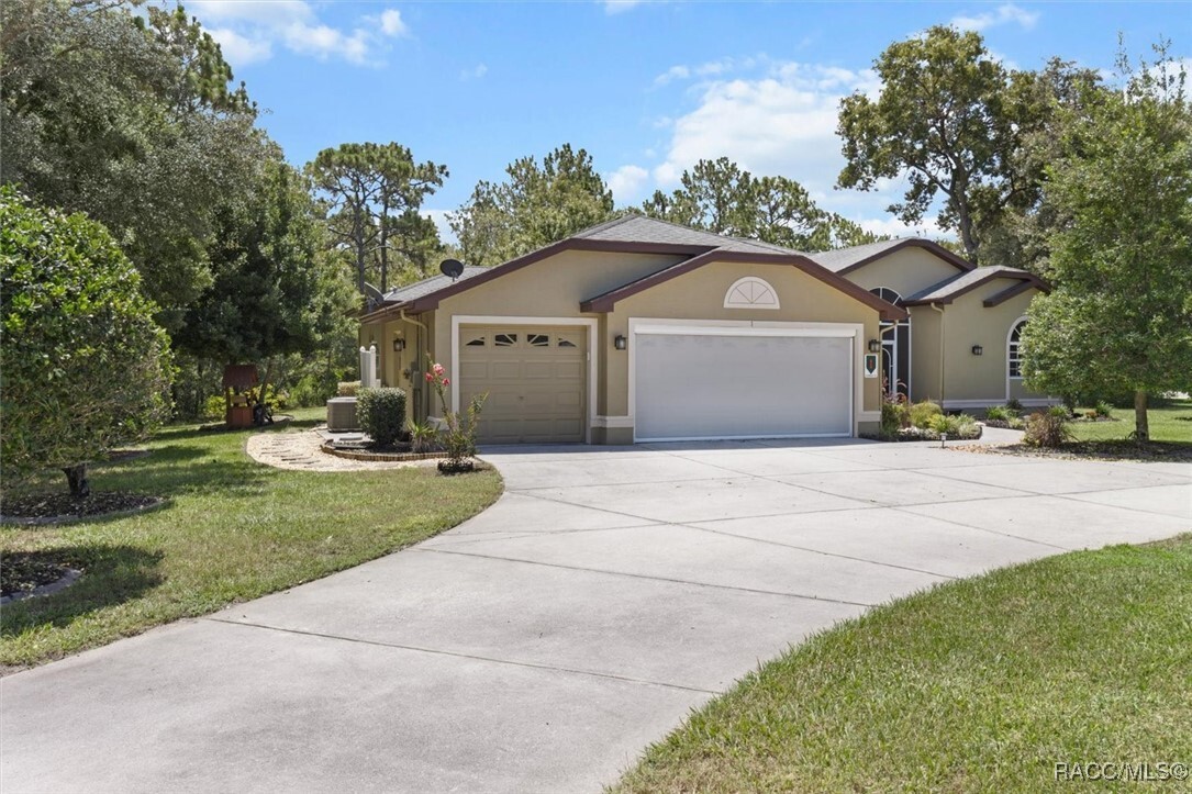 Property Photo: 1 Plumbago Drive FL 34446