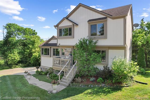 Property Photo: 24143 Farmington Road MI 48336