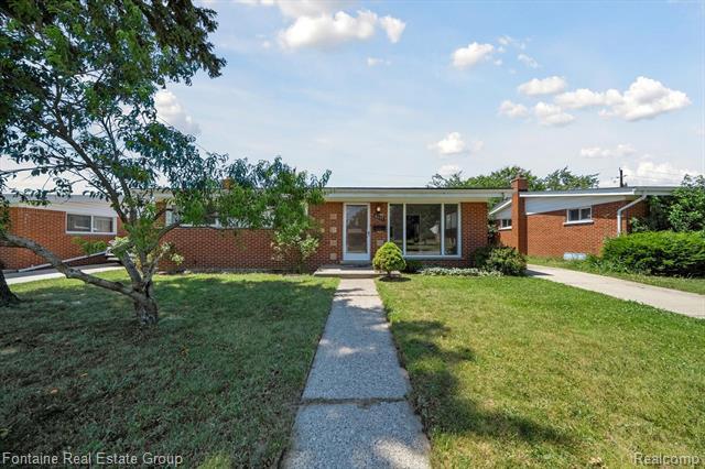 Property Photo: 8657 Mercedes Street MI 48127