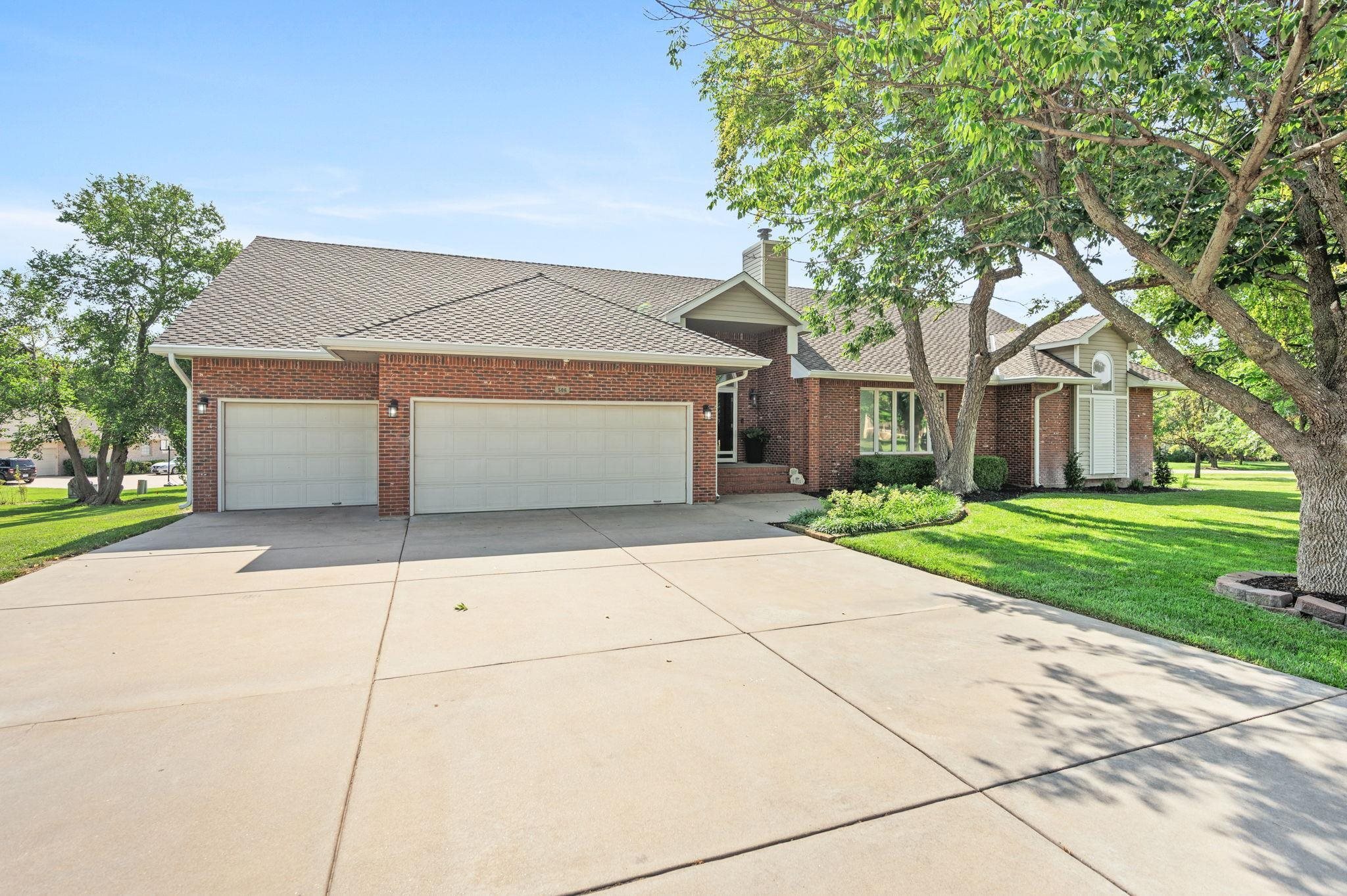 Property Photo: 506 Ridge Point KS 67110-1254