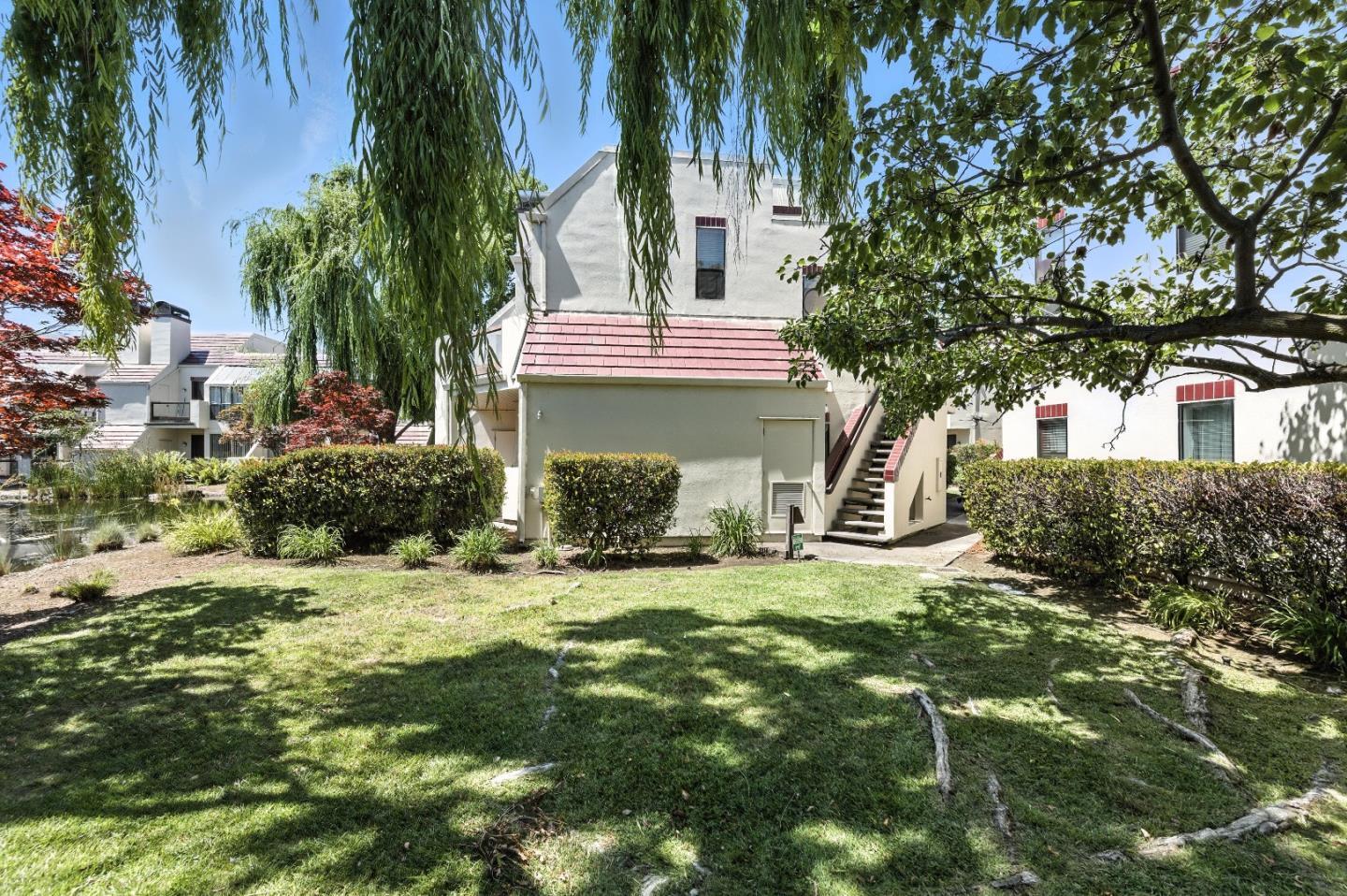 Property Photo:  221 Shorebird Circle  CA 94065 