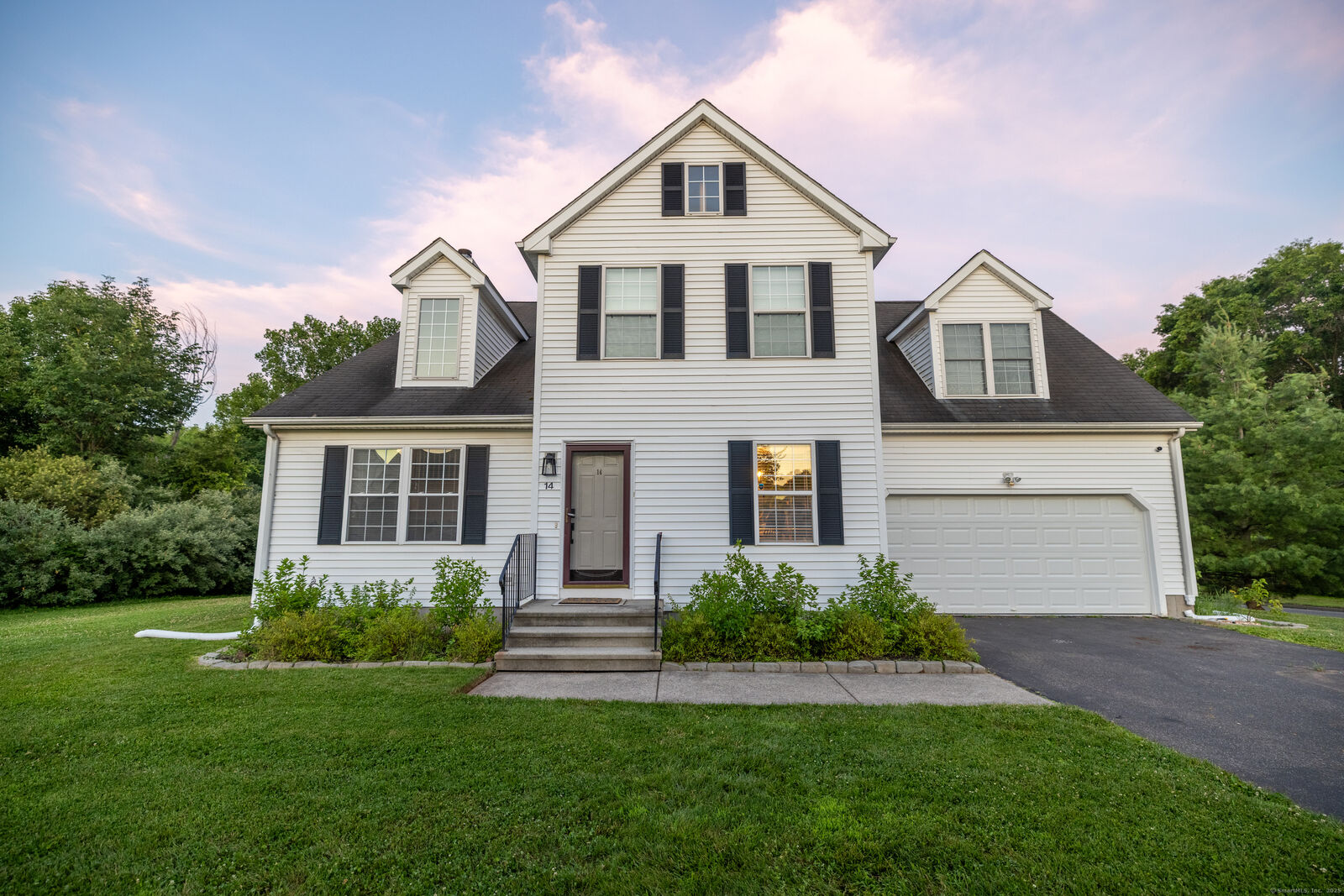 Property Photo: 14 Greenview Terrace CT 06457