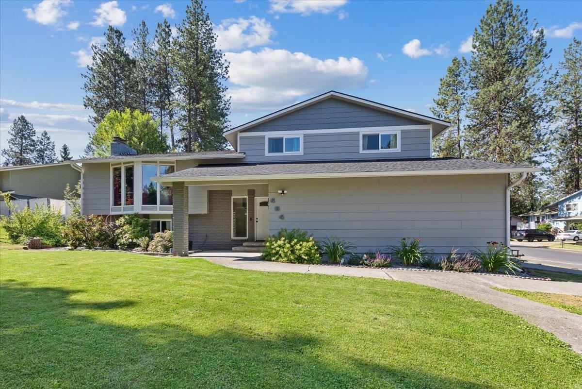 Property Photo:  404 E Carriage Ct  WA 99218 