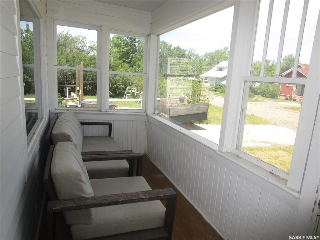 Property Photo:  12 4th Street E  SK S4A 0W9 