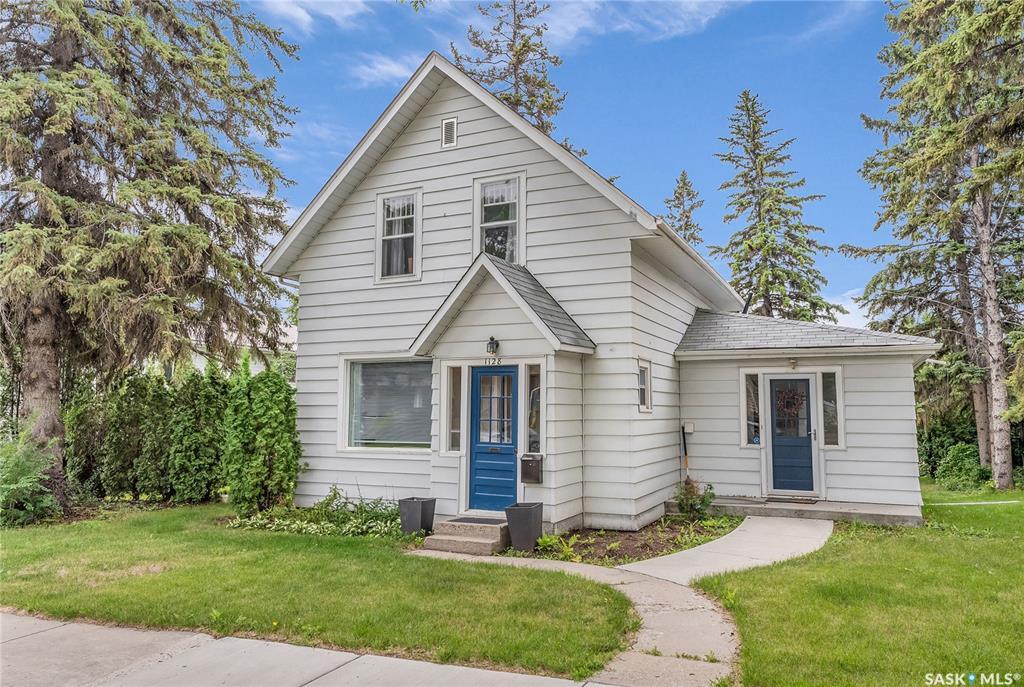 Property Photo:  1128 12th Street E  SK S7H 0G2 