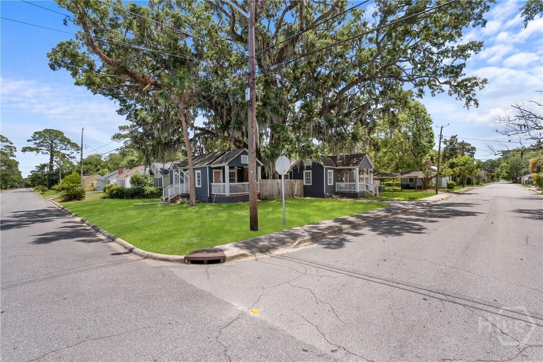 Property Photo:  2141 New York Avenue  GA 31404 