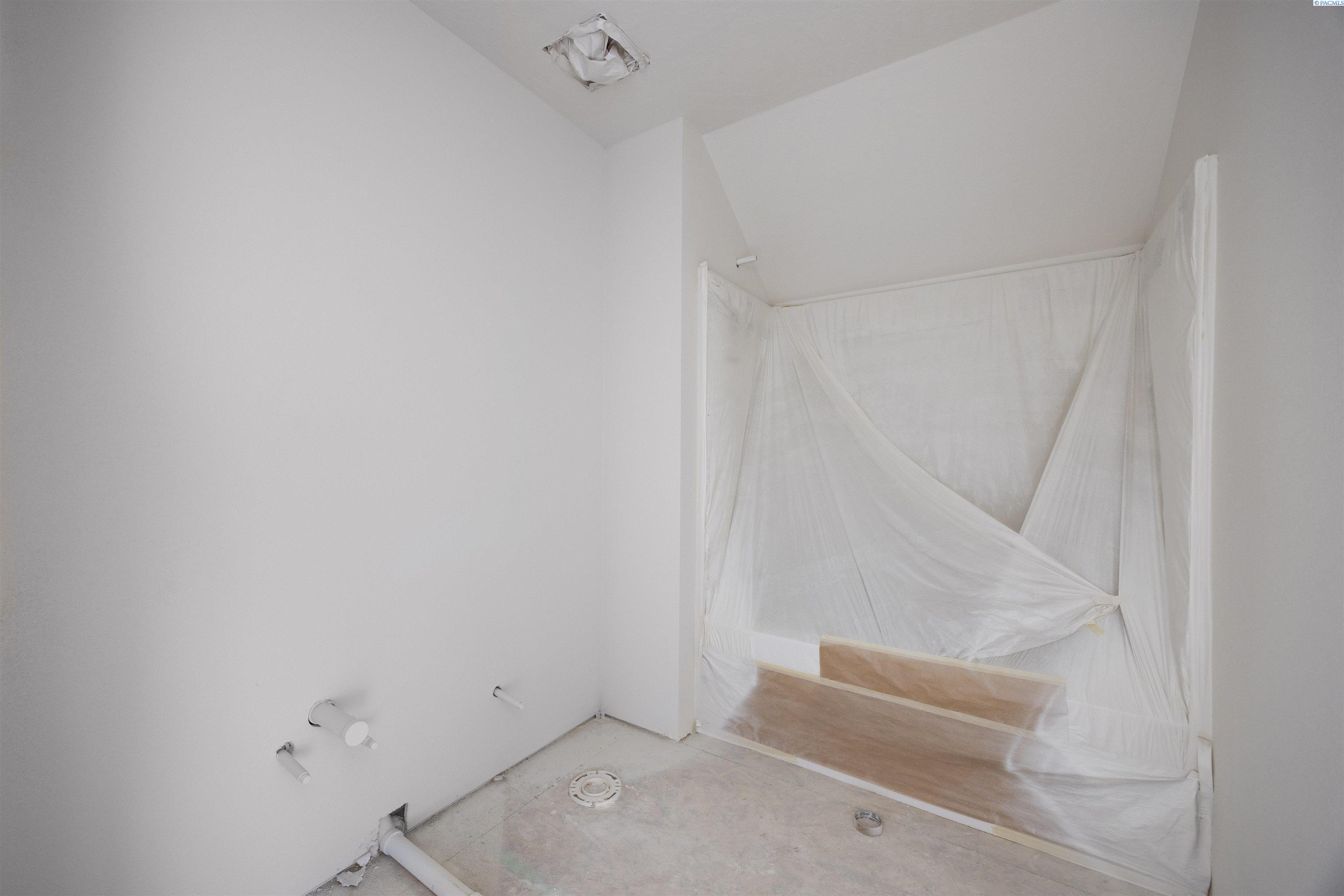 Property Photo: 235 Schrute Rd WA 99350