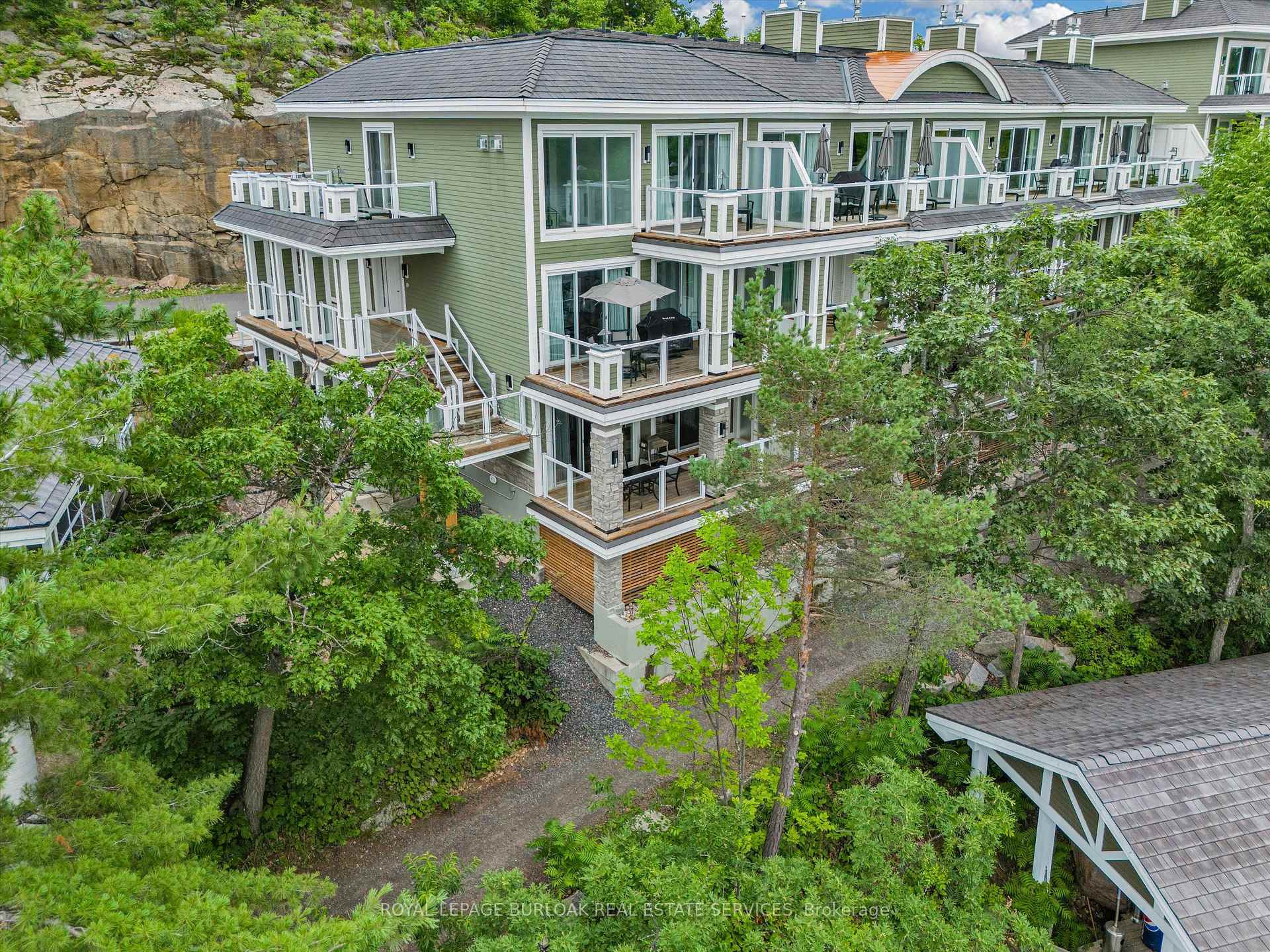 Property Photo: 1869 Muskoka 118 Road W Btw -101 ON P1L 1W8