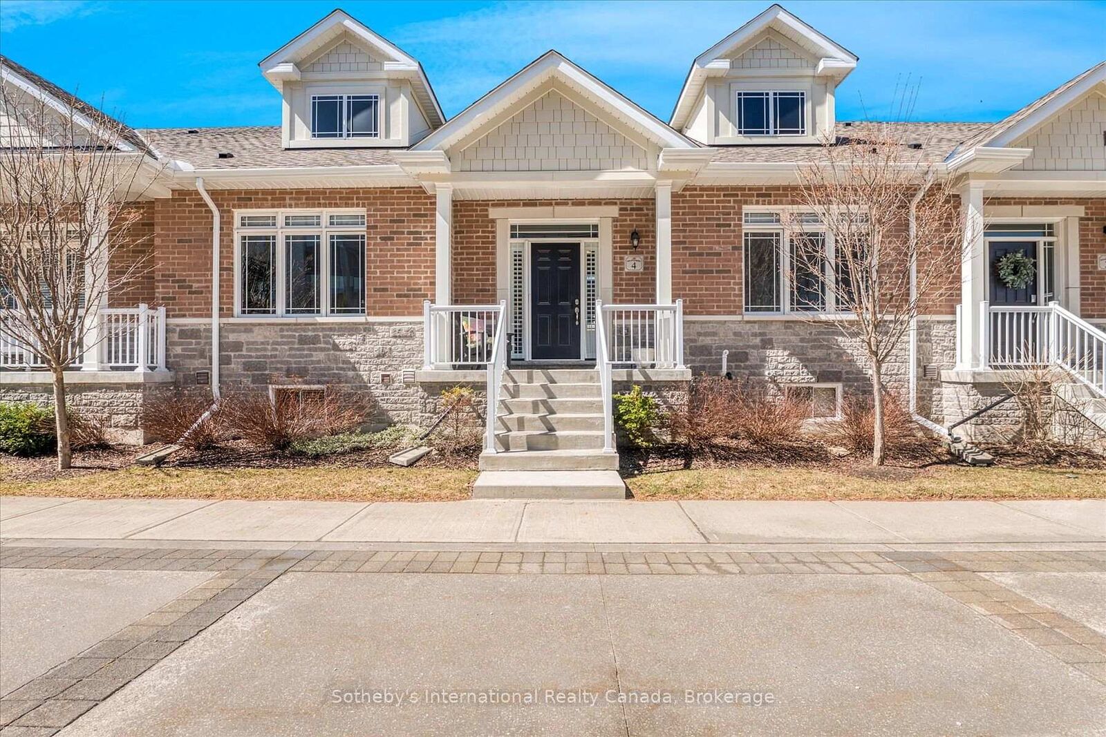 Property Photo:  4 Emerson Mews  ON L9Y 2X4 