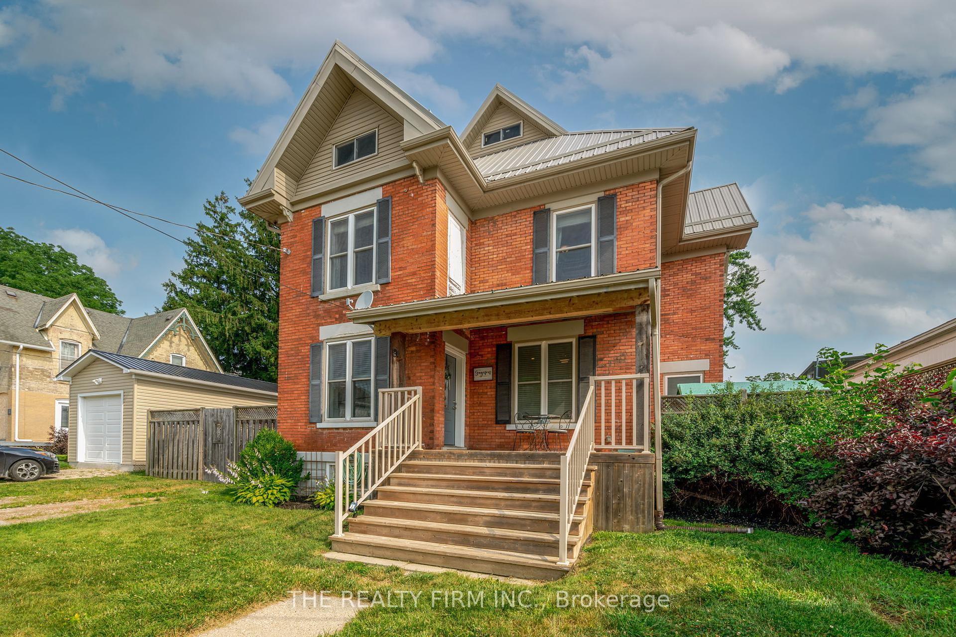 Property Photo:  9 Walnut Street W  ON N5H 1C3 