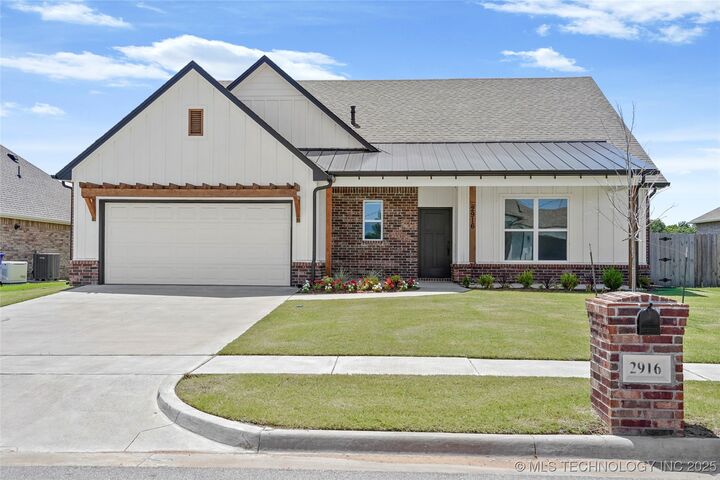 Property Photo:  2916 S 8th Street  OK 74012 