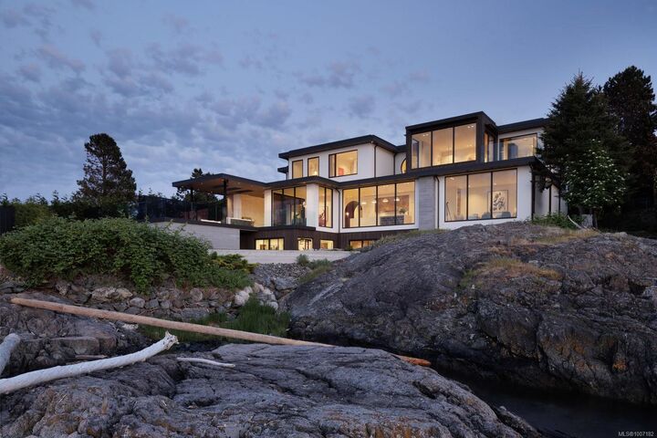 Property Photo: 4040 White Rock St BC V8N 2K4